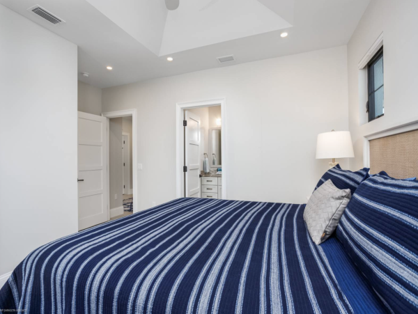 Luxurious Vacation Pool Home in Siesta Key 5 min walk to beach